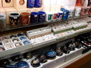 【陶器】 京の伝統工芸品　 湯呑、茶器、酒器、ぐい呑、絵皿、簡単な抹茶セットなど 海外へのおみやげにも。